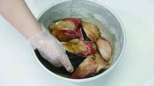 2大きく混ぜ全体に調味料をまわす